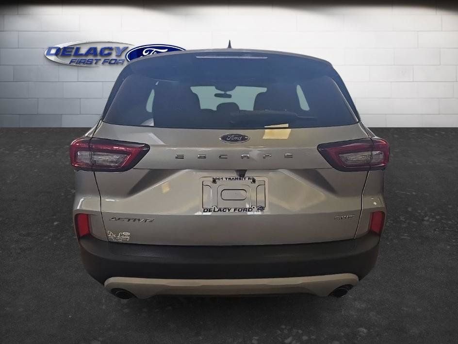 Used 2023 Ford Escape Active AWD/4WD image 5