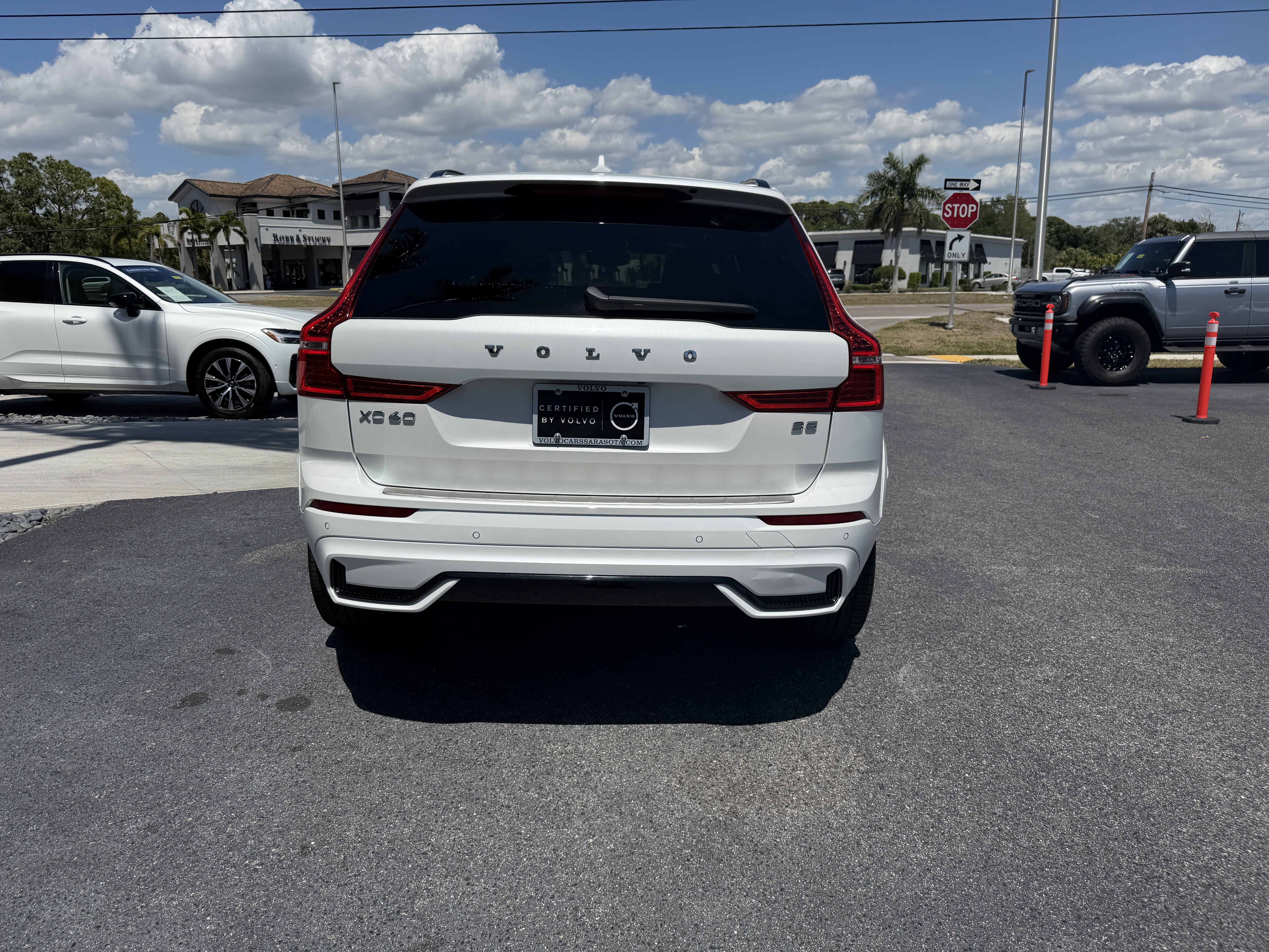 Certified 2023 Volvo XC60 B5 Ultimate FWD image 4