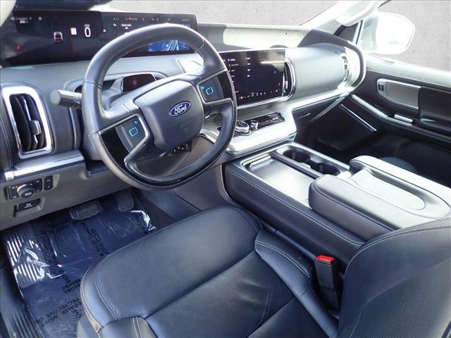 Used 2025 Ford Expedition Platinum image 13