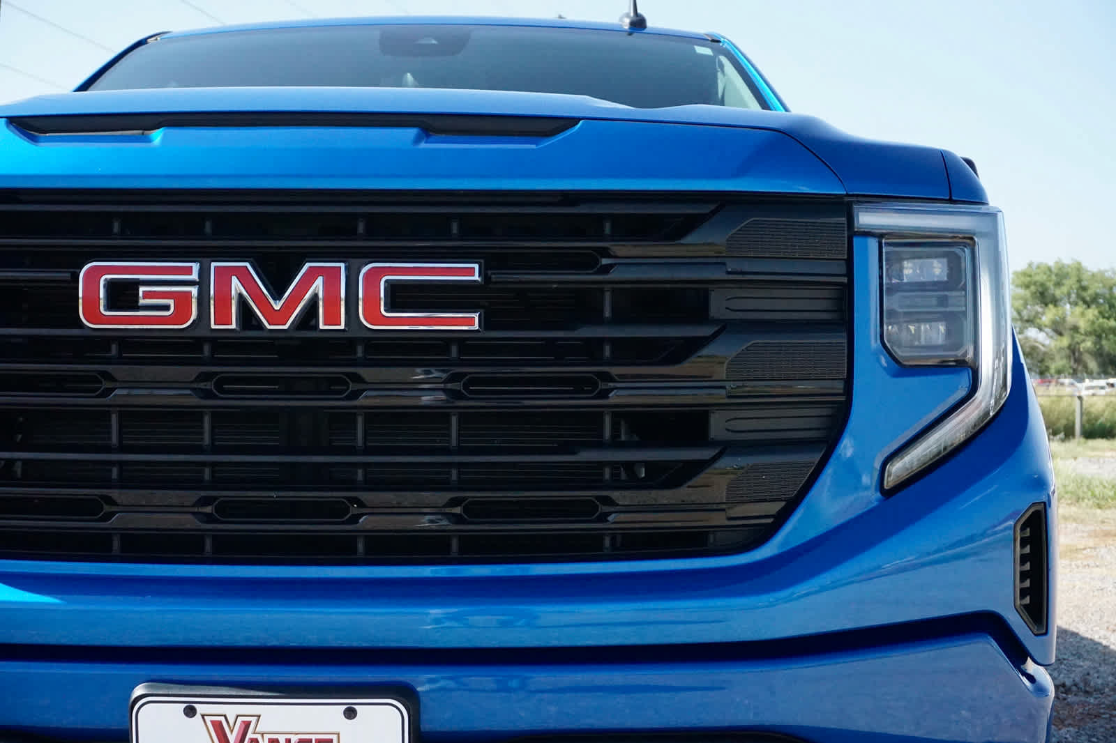 Used 2022 GMC Sierra 1500 Elevation AWD/4WD image 3
