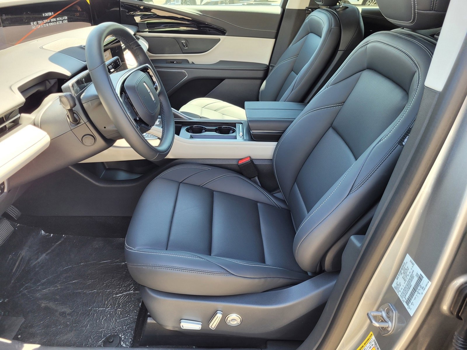 New 2025 Lincoln Nautilus Premier image 9