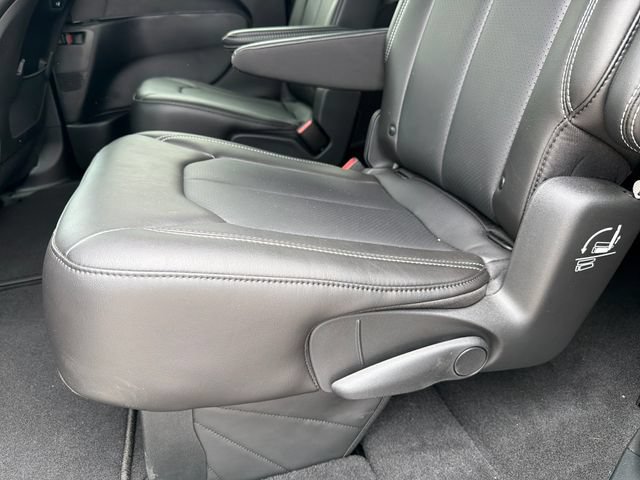 Used 2026 Chrysler Pacifica Select FWD image 52