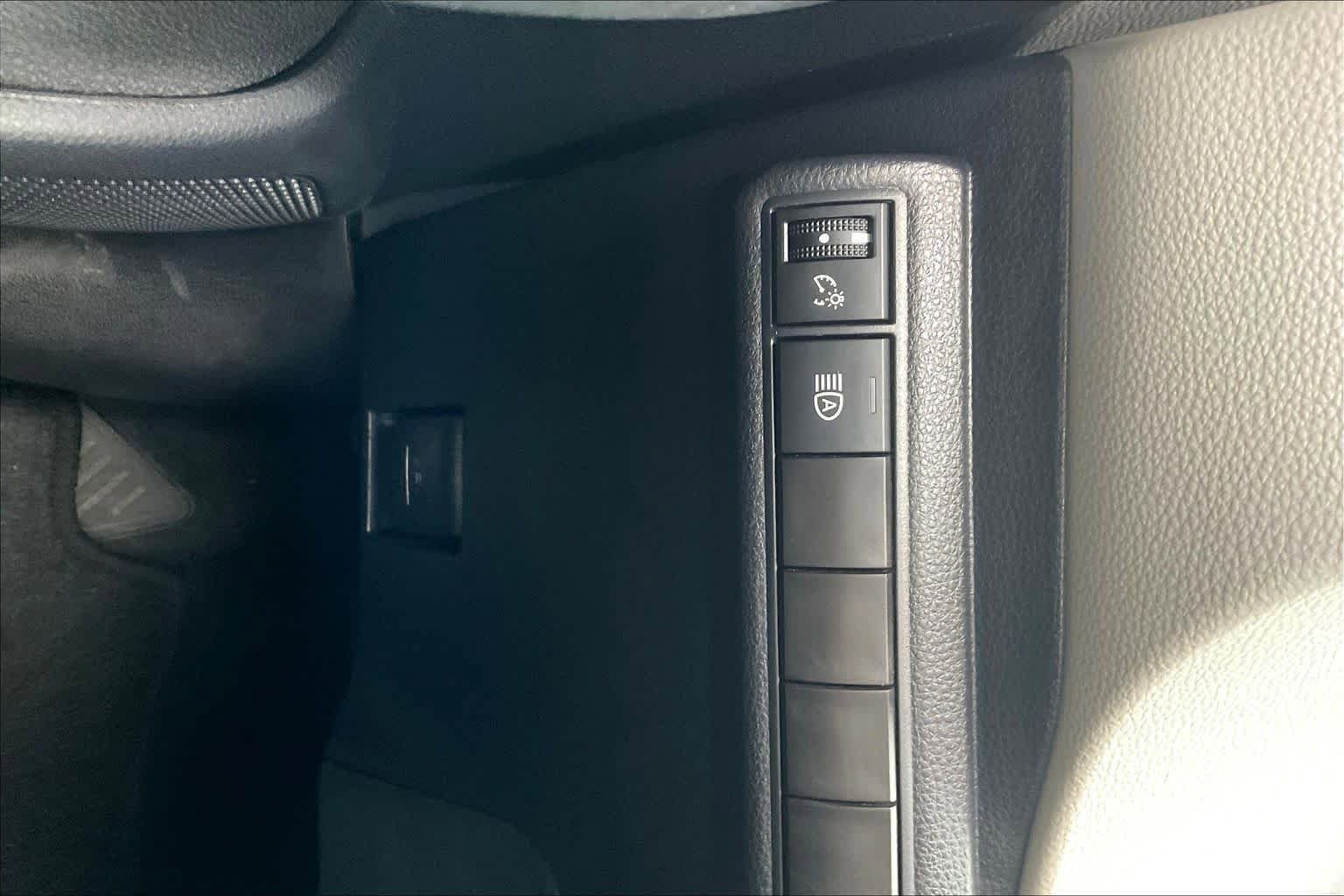 Used 2025 Toyota Corolla LE FWD image 33