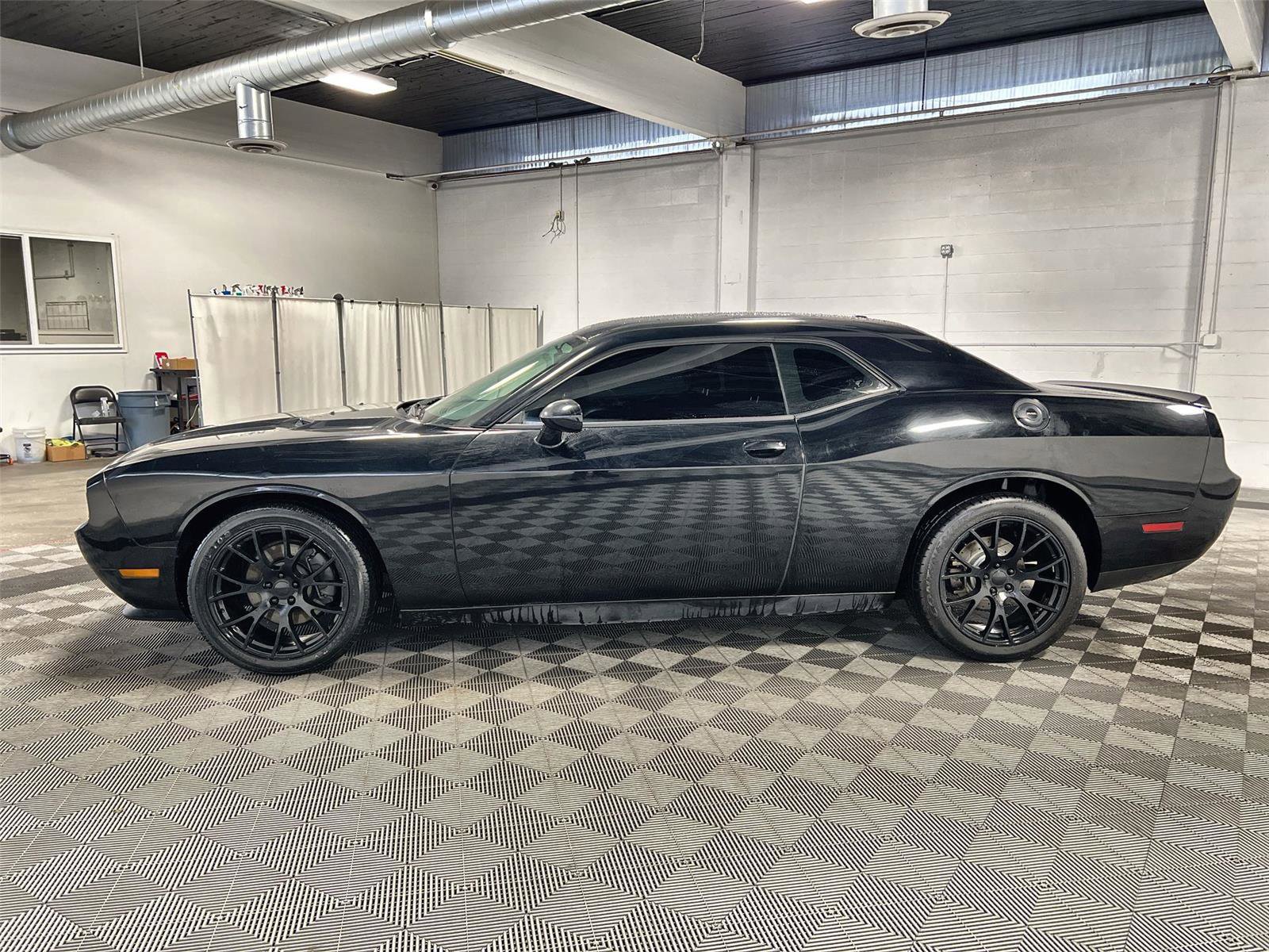 Used 2014 Dodge Challenger SXT w/ Sport Appearance Package image 4