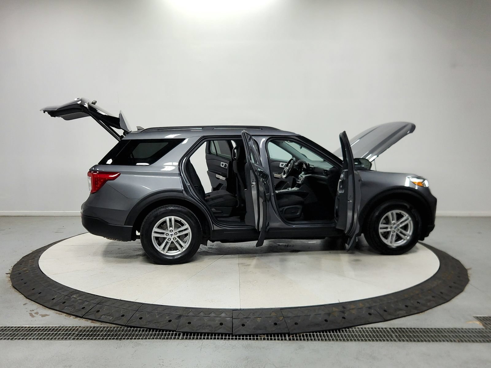 Used 2022 Ford Explorer XLT RWD image 17