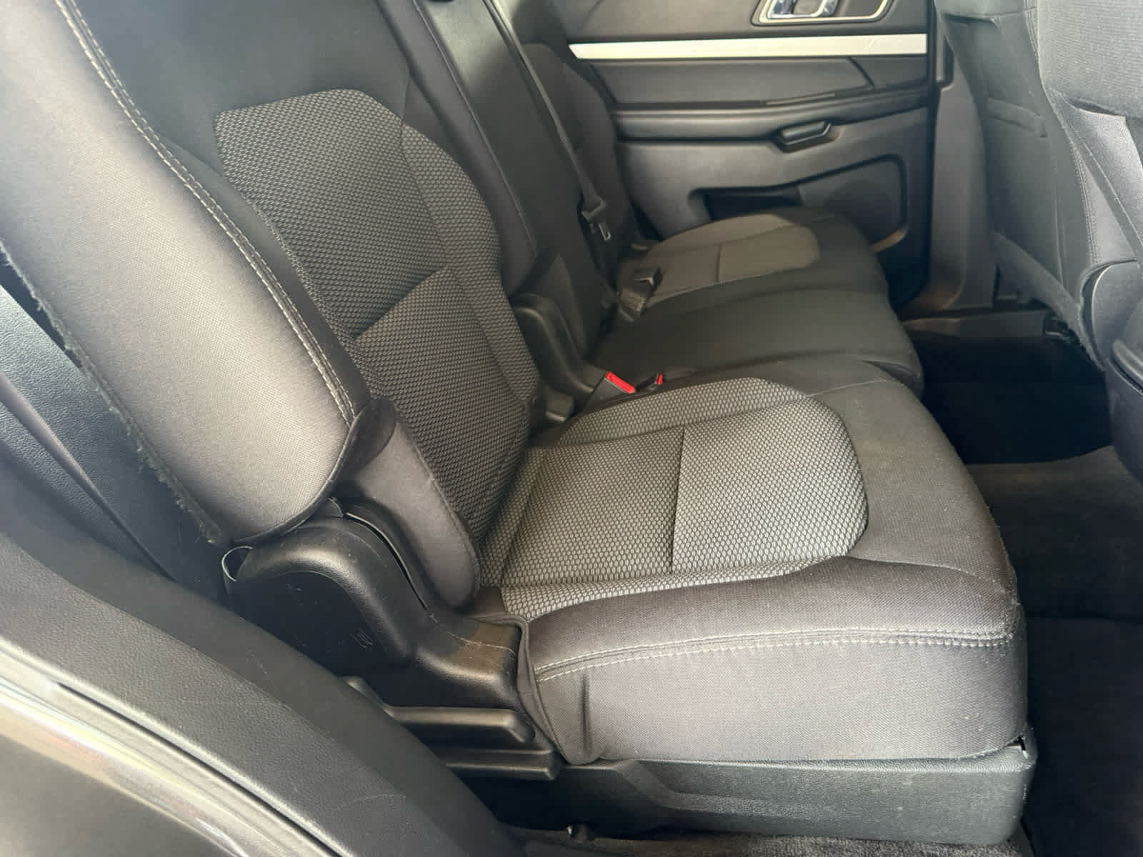 Used 2017 Ford Explorer XLT AWD/4WD image 9