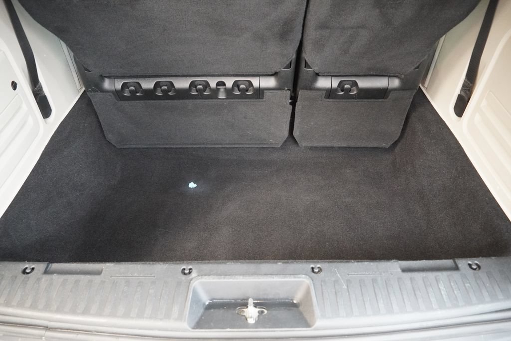 Used 2014 Chrysler Town & Country Touring-L FWD image 10