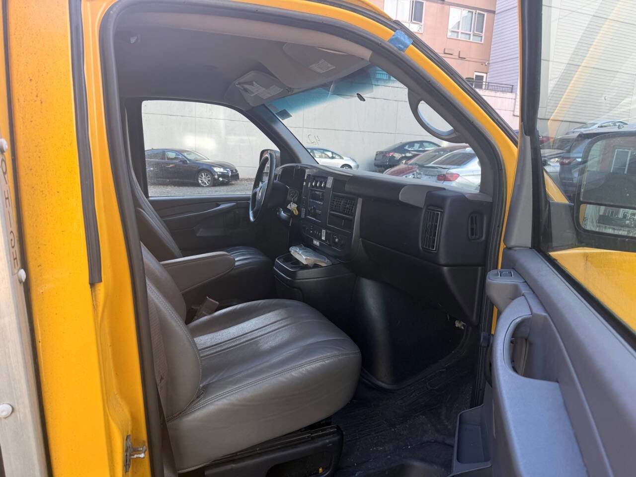 Used 2015 GMC Savana 3500 image 12