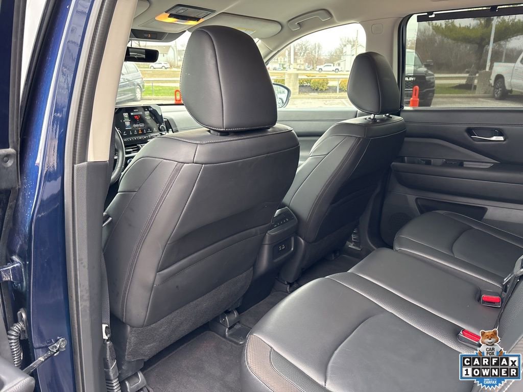 Used 2025 Nissan Pathfinder SL image 43