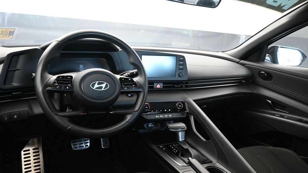 Certified 2025 Hyundai Elantra Sport FWD image 25