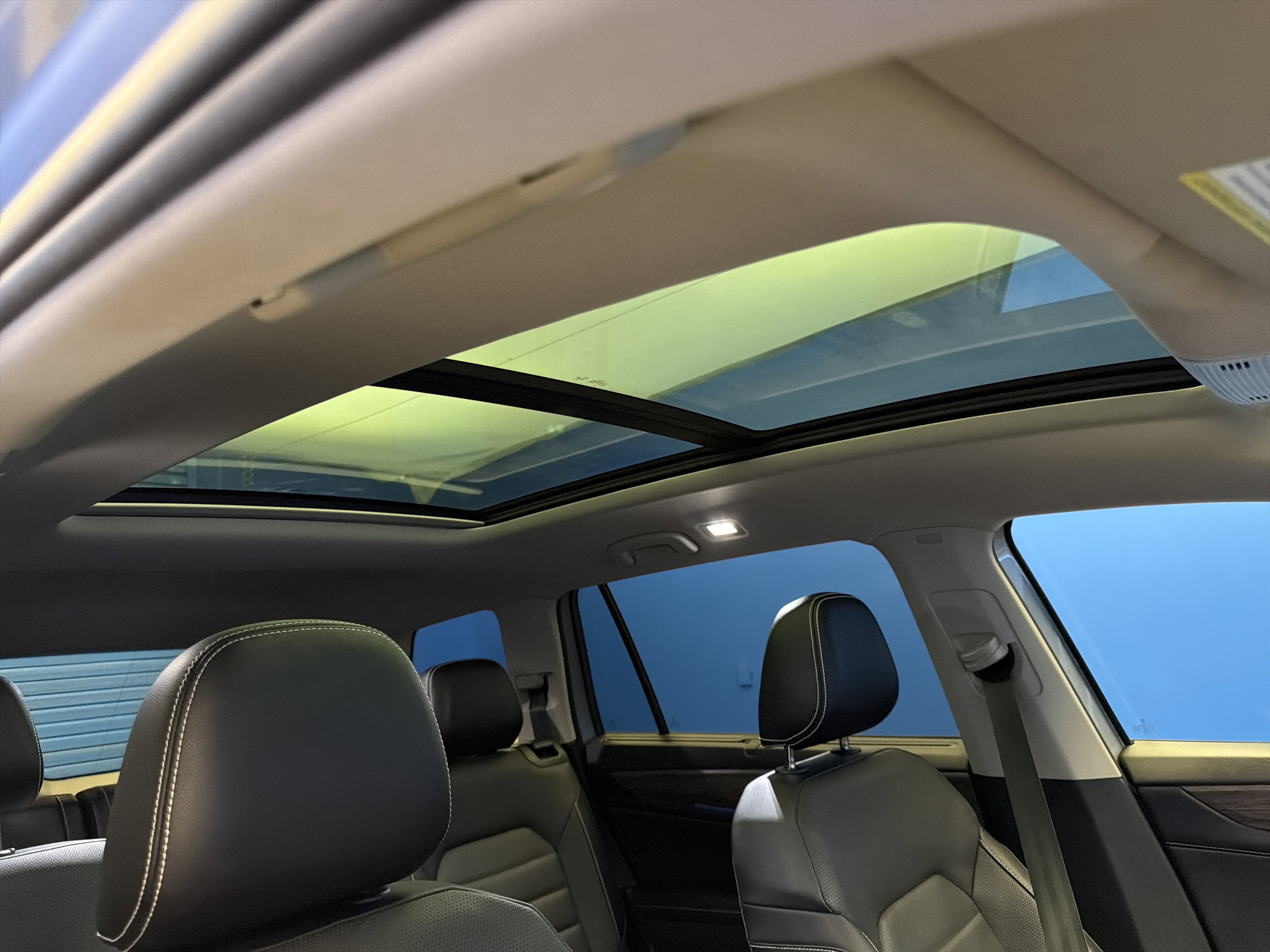 Used 2024 Volkswagen Atlas SEL image 25