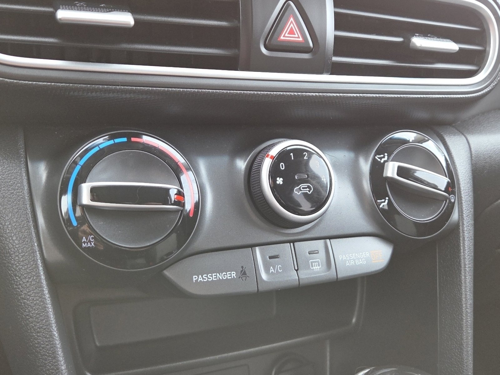 Used 2019 Hyundai Kona SEL image 30