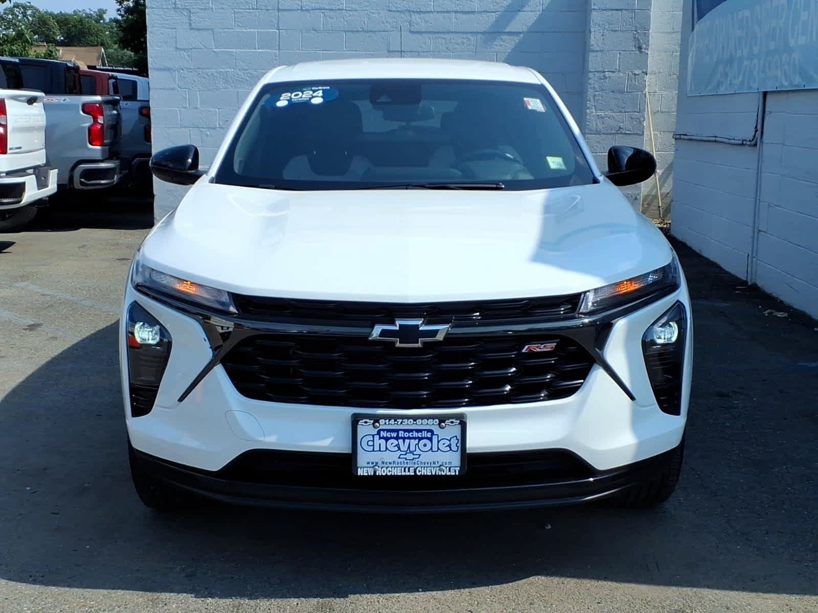Certified 2024 Chevrolet Trax RS FWD image 2