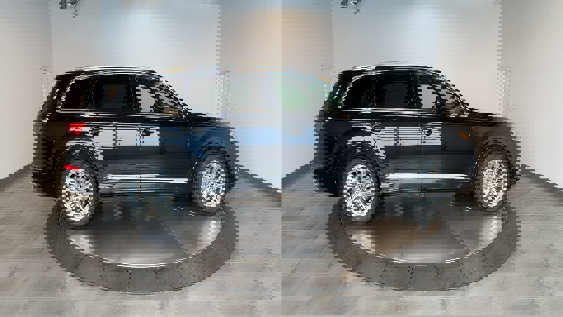 Used 2021 Audi Q7 2.0T Premium Plus w/ Executive Package image 9