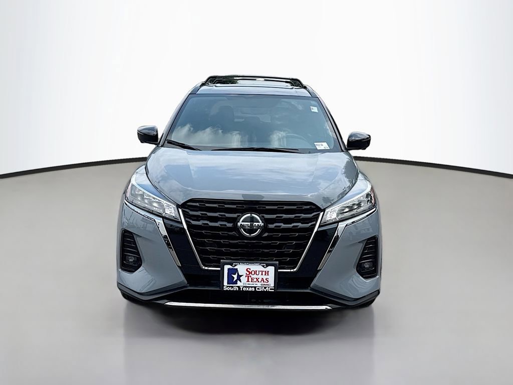 Used 2021 Nissan Kicks SR w/ Interior Electronics Package FWD image 2