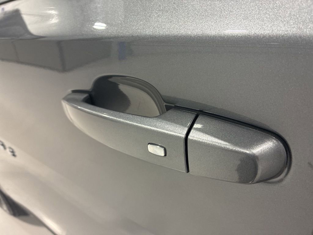 Used 2020 Chevrolet Traverse LT image 13