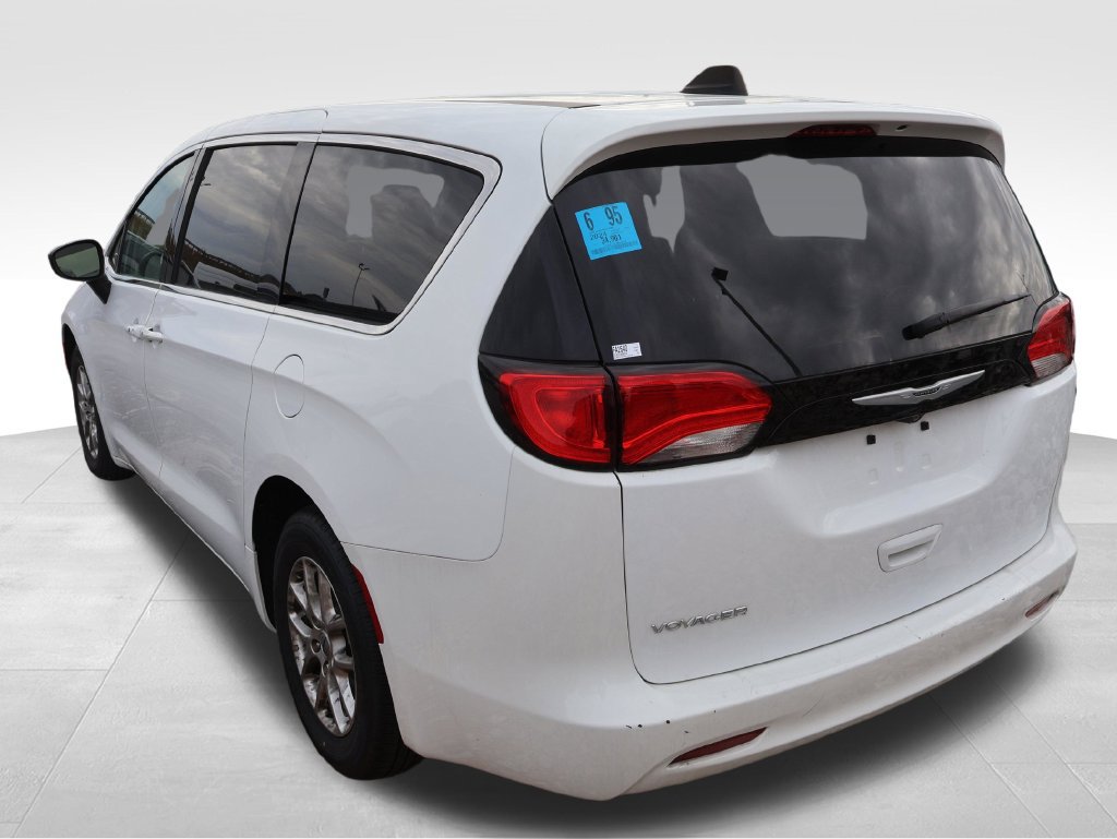 Used 2024 Chrysler Voyager LX FWD image 23