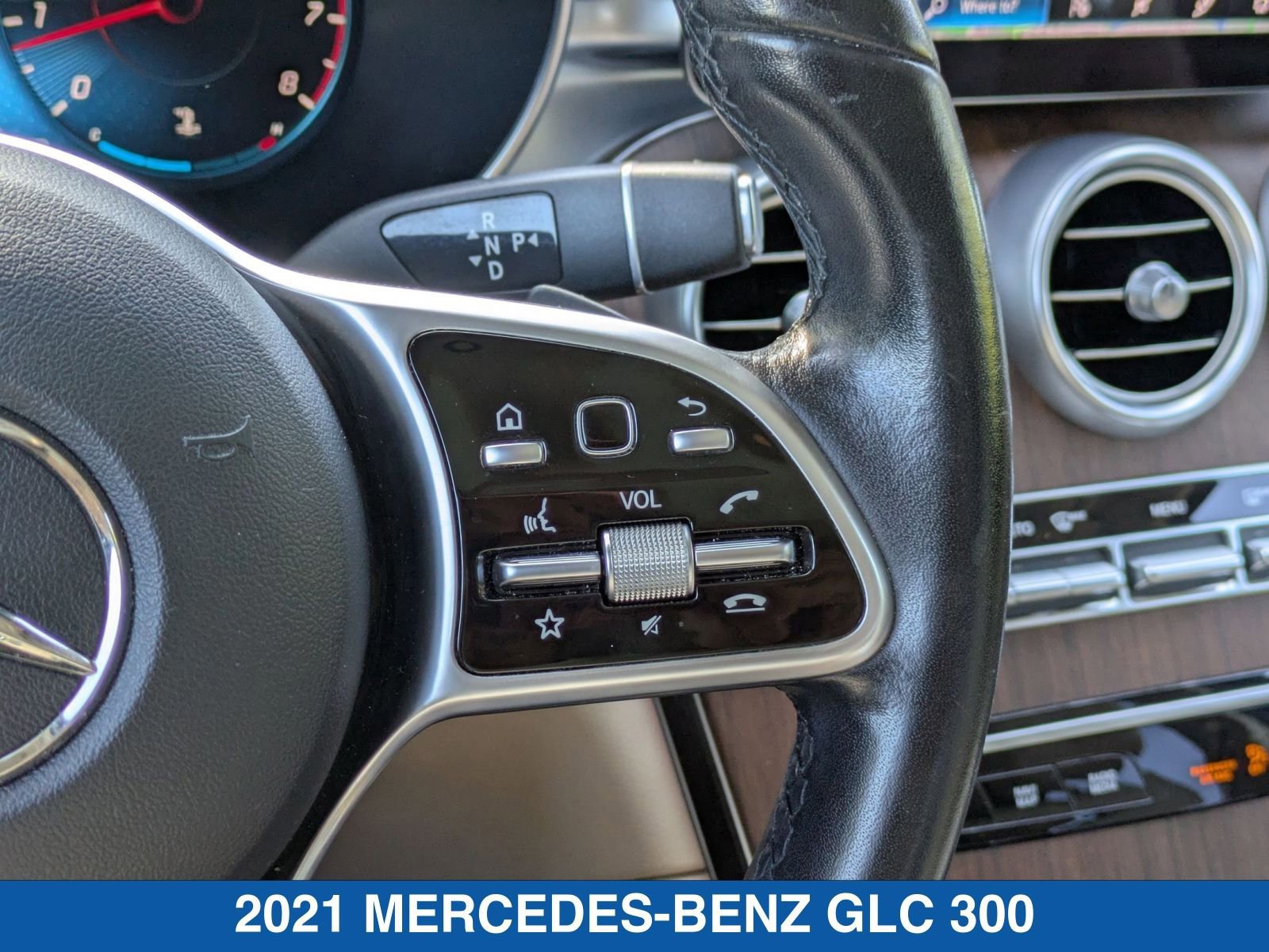 Used 2021 Mercedes-Benz GLC 300 4MATIC image 19