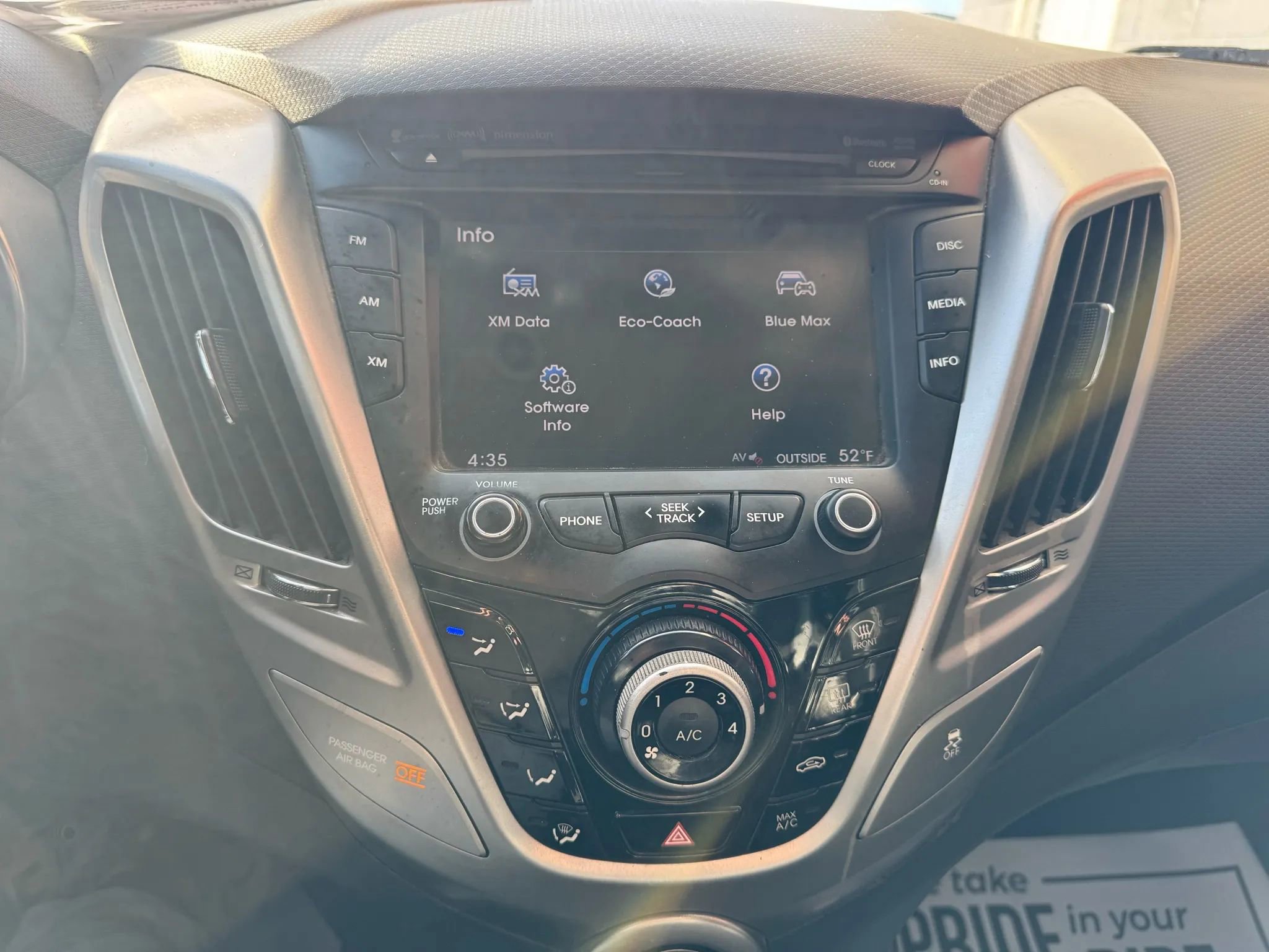 Used 2013 Hyundai Veloster w/ Style Pkg image 18