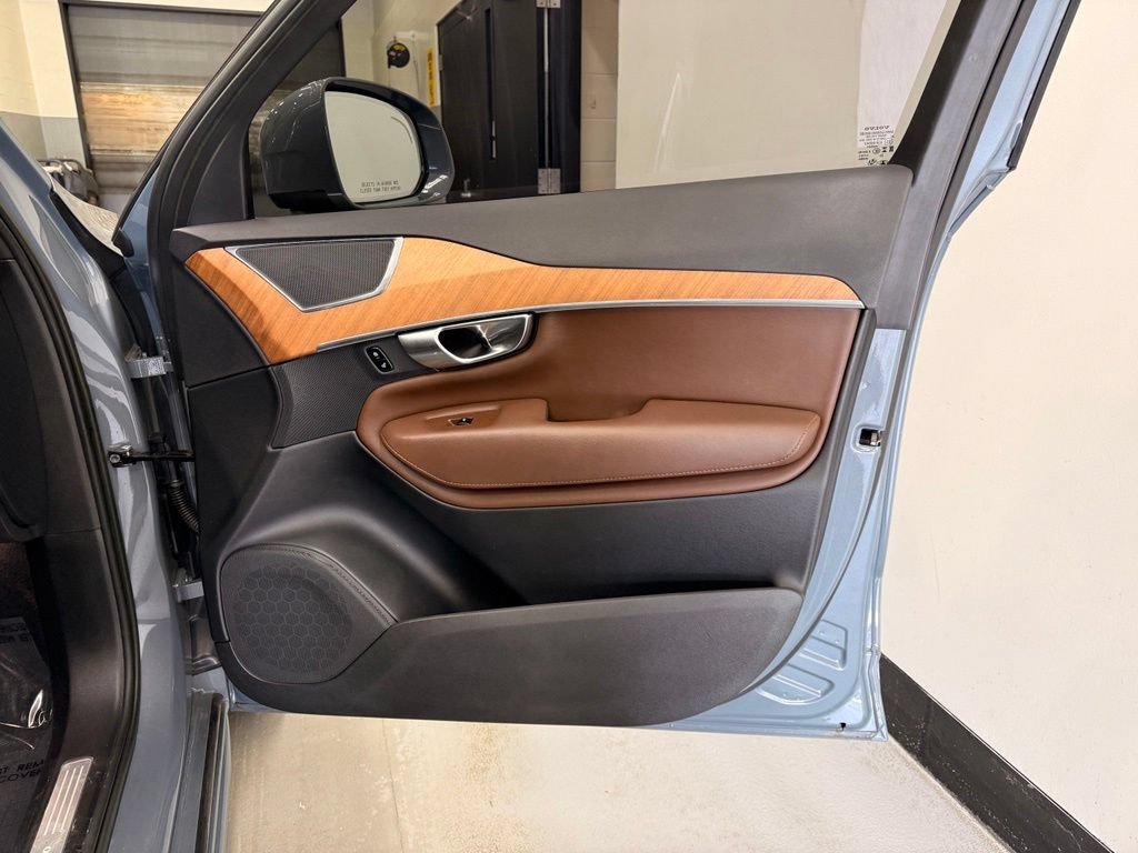 Used 2023 Volvo XC90 B6 Plus w/ Protection Package Premier AWD/4WD image 27