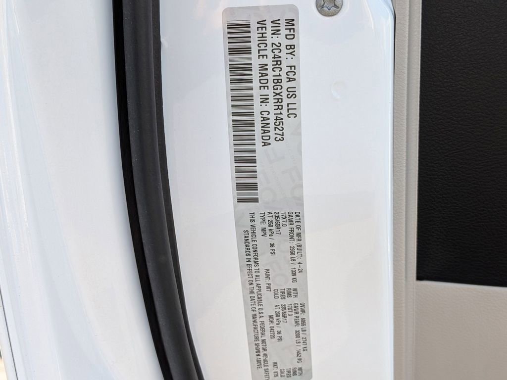 Used 2024 Chrysler Pacifica Touring-L image 33