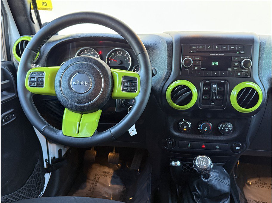 Used 2014 Jeep Wrangler Unlimited Sahara w/ Connectivity Group AWD/4WD image 14