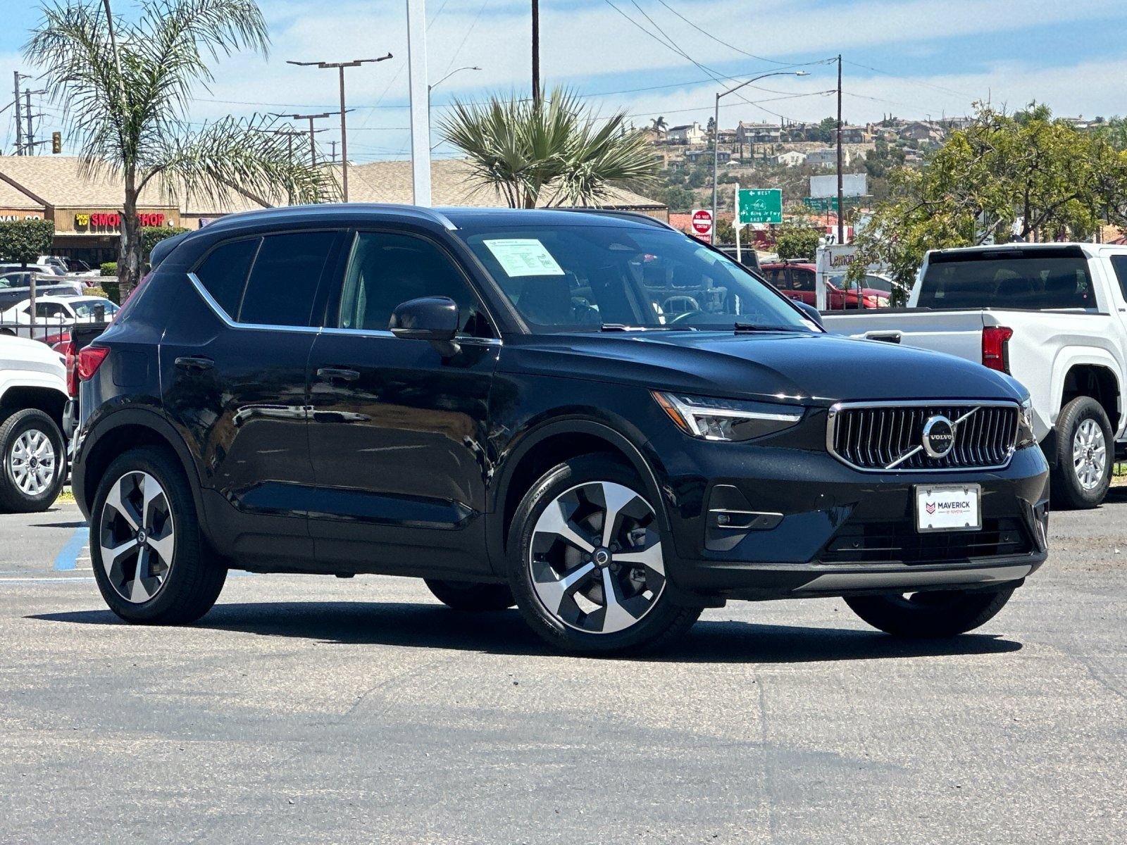 Used 2025 Volvo XC40 B5 Plus AWD/4WD image 8