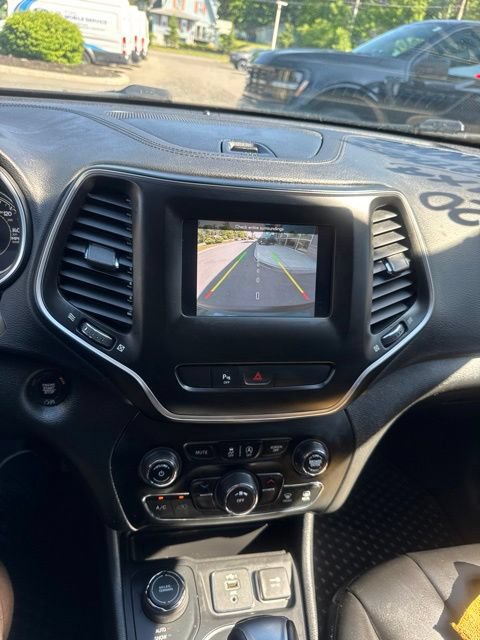 Used 2020 Jeep Cherokee Latitude Plus w/ Cold Weather Group AWD/4WD image 30