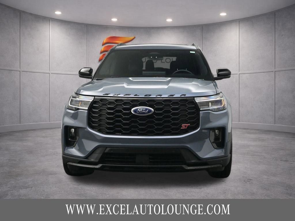 Used 2025 Ford Explorer ST image 9