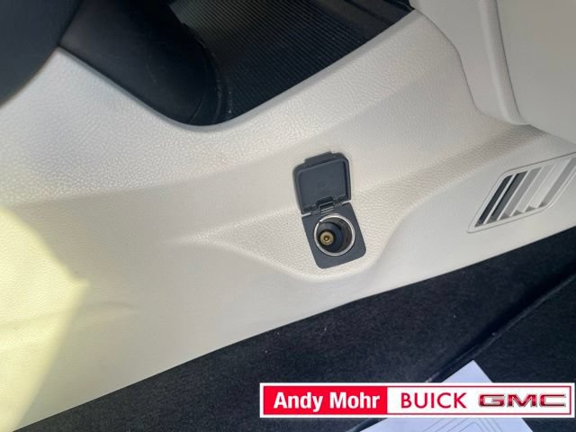 Used 2017 Ford Edge Titanium w/ Technology Package FWD image 39