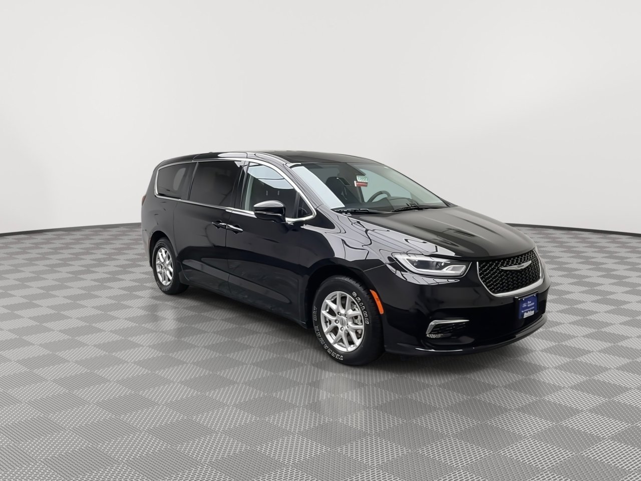 Used 2024 Chrysler Pacifica Touring-L FWD image 32