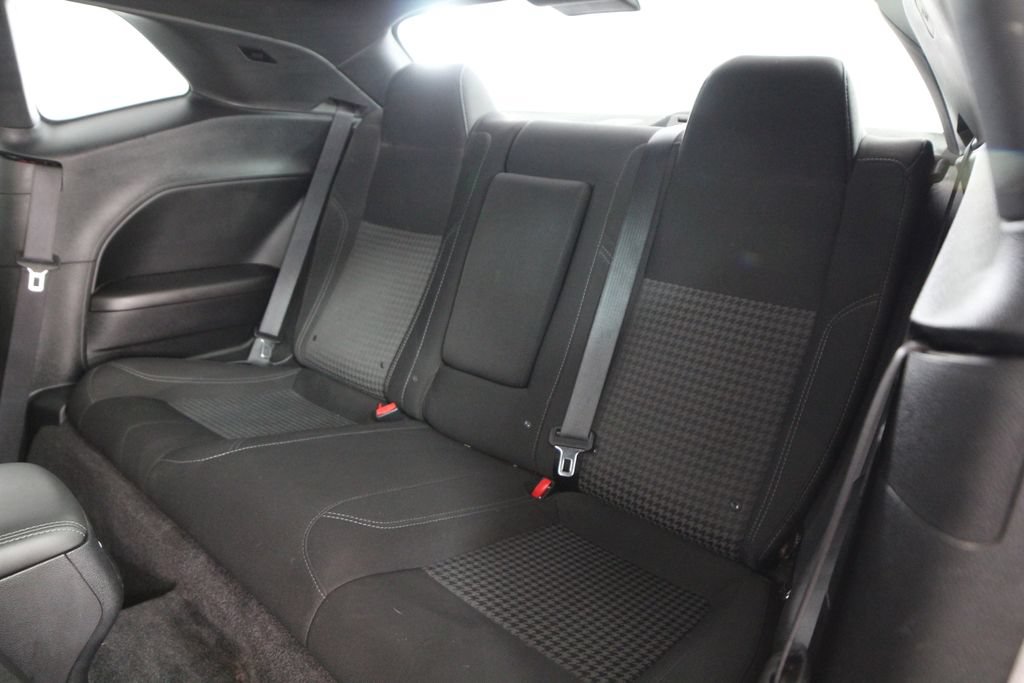 Used 2016 Dodge Challenger R/T w/ Driver Convenience Group RWD image 33