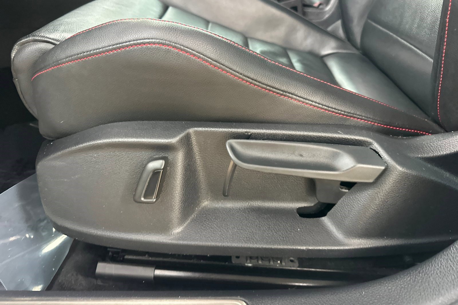 Used 2019 Volkswagen GTI SE w/ SE Experience Package image 14