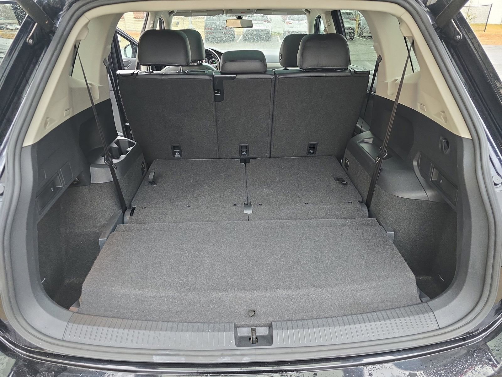 Used 2018 Volkswagen Tiguan SEL image 18