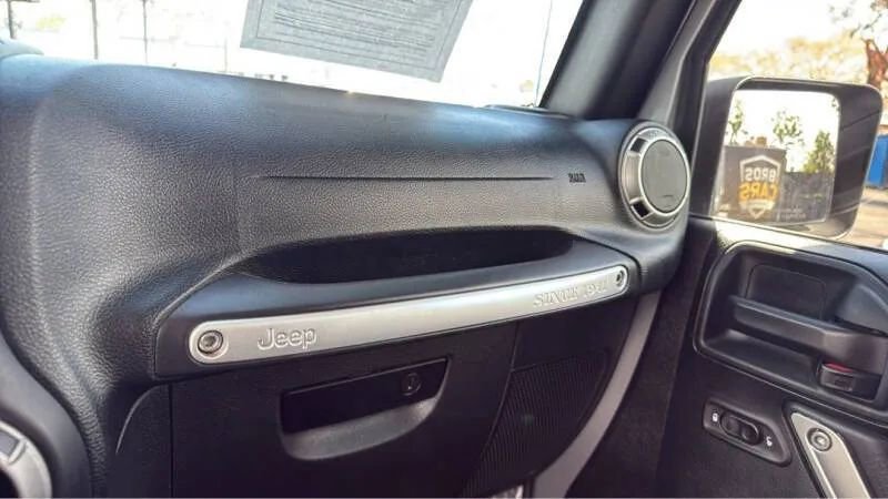 Used 2018 Jeep Wrangler Unlimited Sahara w/ Connectivity Group image 21