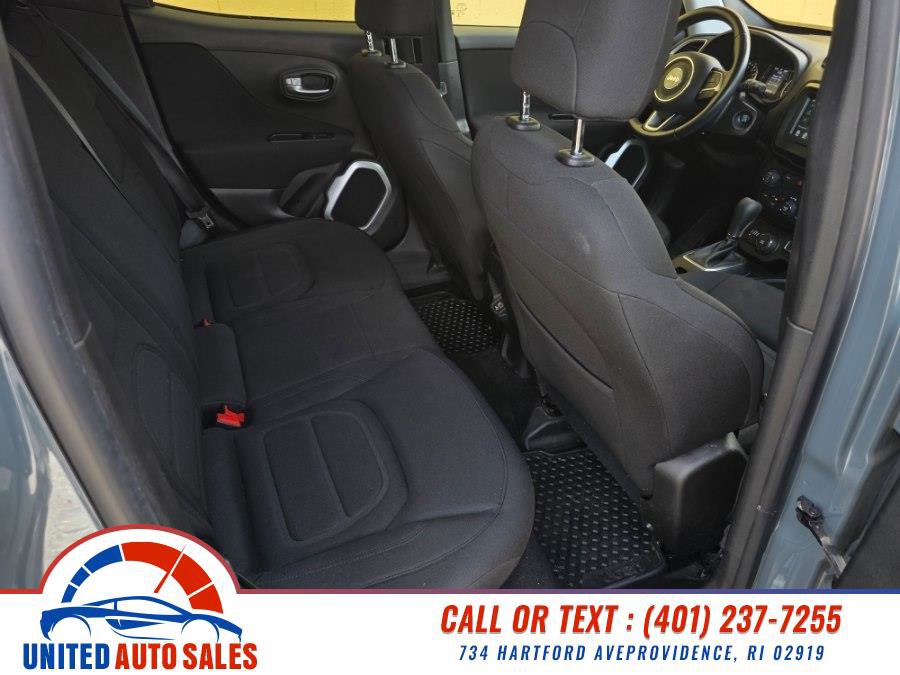 Used 2018 Jeep Renegade Latitude w/ Cold Weather Group AWD/4WD image 12