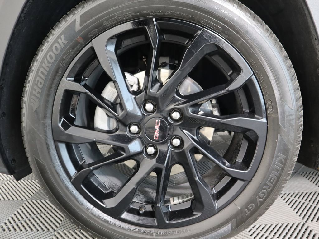 Used 2023 GMC Terrain SLE w/ Driver Convenience Package image 32