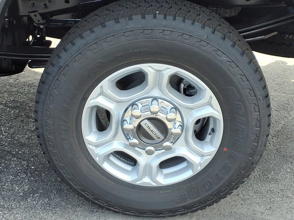 New 2026 Ford F250 XLT w/ FX4 Off-Road Package AWD/4WD image 9
