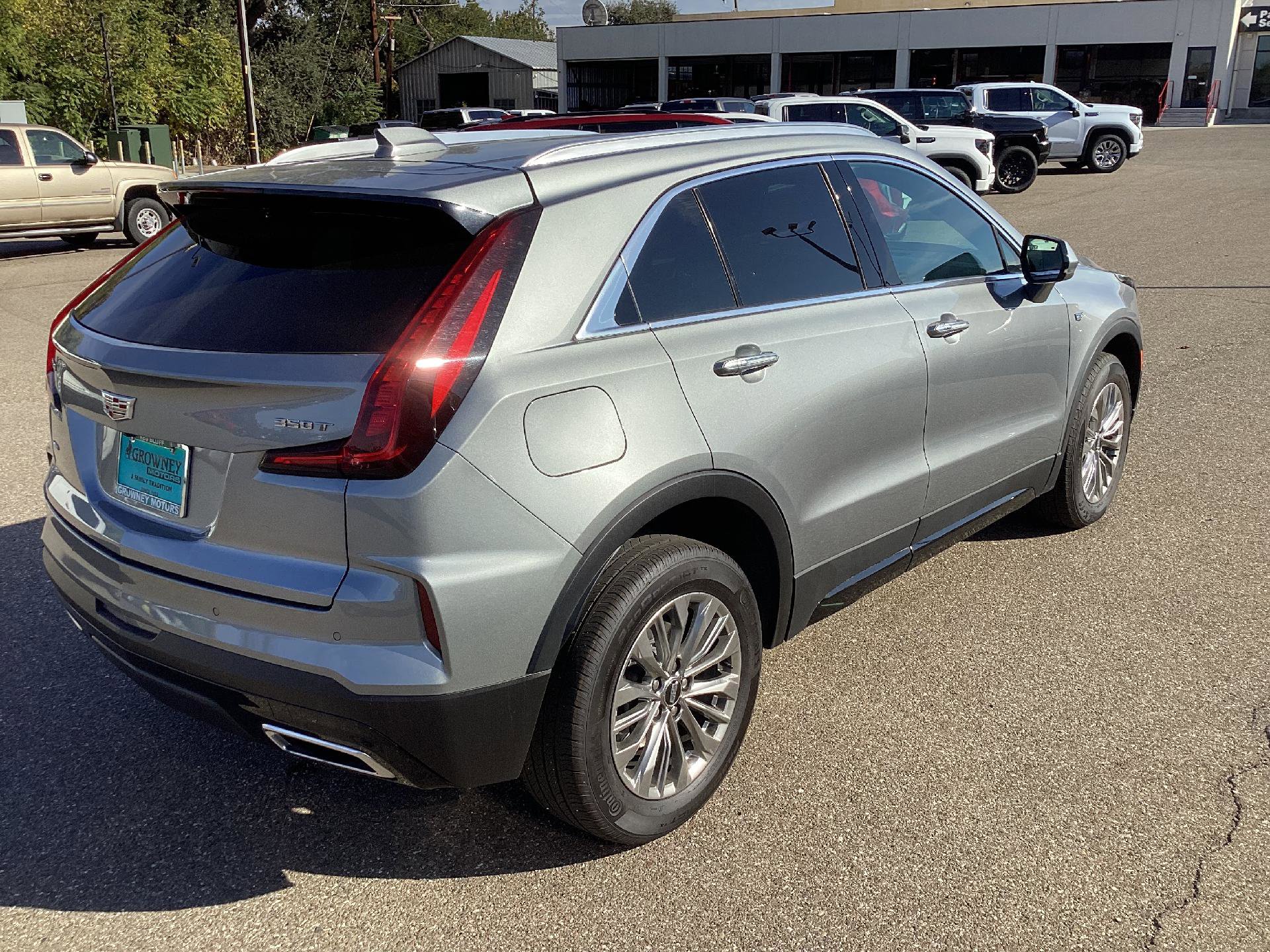 Used 2024 Cadillac XT4 Premium Luxury image 4