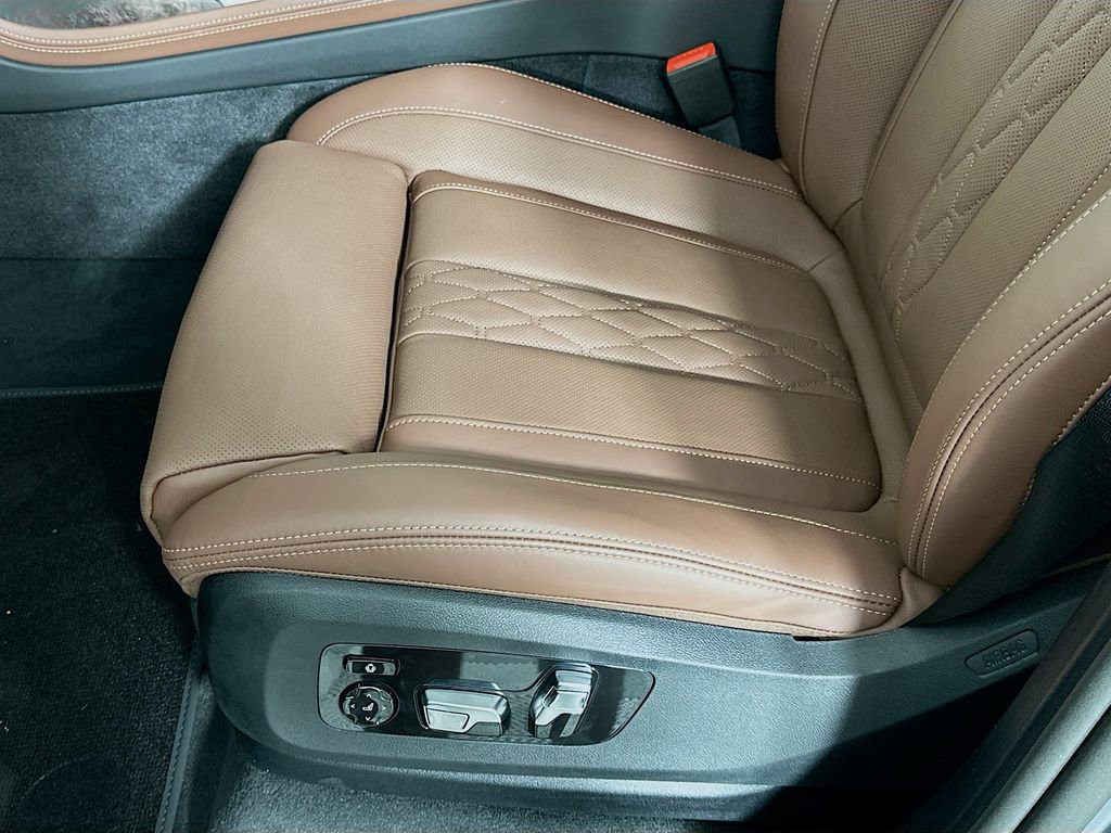 New 2026 BMW X7 M60i image 21