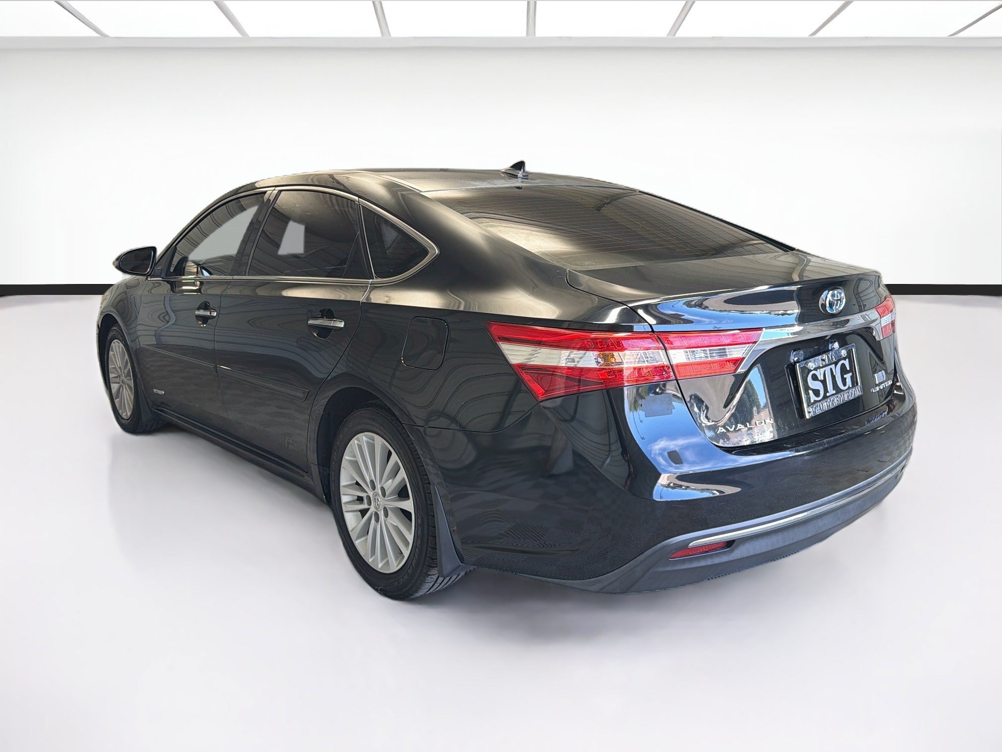 Used 2014 Toyota Avalon Limited w/ Technology Package FWD image 6