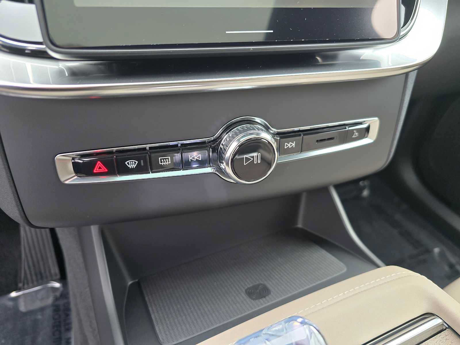 New 2026 Volvo XC90 B6 Plus w/ Protection Package Premier AWD/4WD image 31