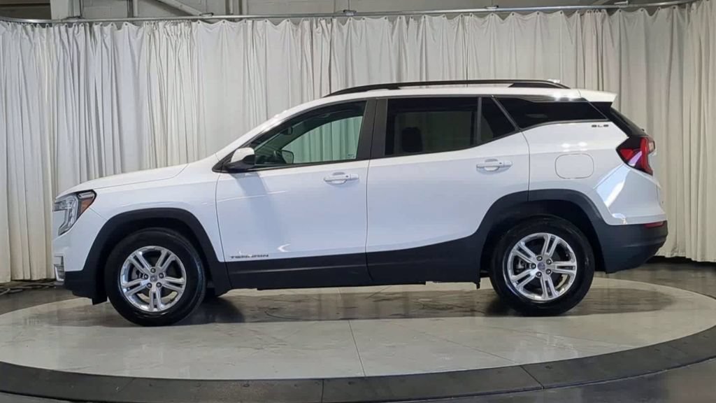 Used 2023 GMC Terrain SLE w/ Driver Convenience Package FWD image 6