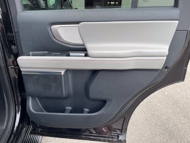 Used 2025 Ford Expedition Active AWD/4WD image 44
