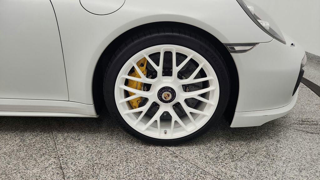 Used 2015 Porsche 911 Turbo S image 59