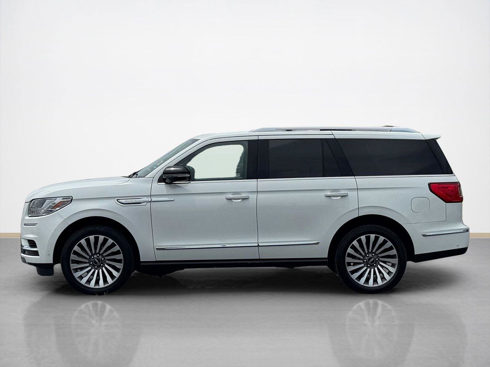 Used 2021 Lincoln Navigator Reserve w/ Luxury Package AWD/4WD image 4