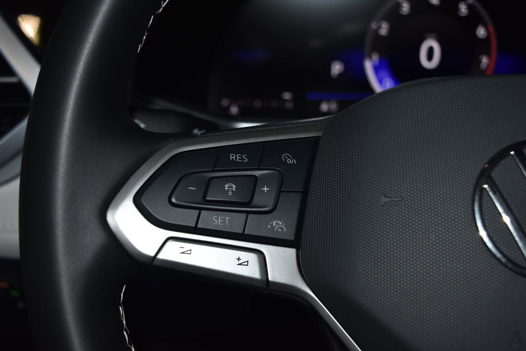 Certified 2025 Volkswagen Taos SE w/ Panoramic Sunroof Package image 7