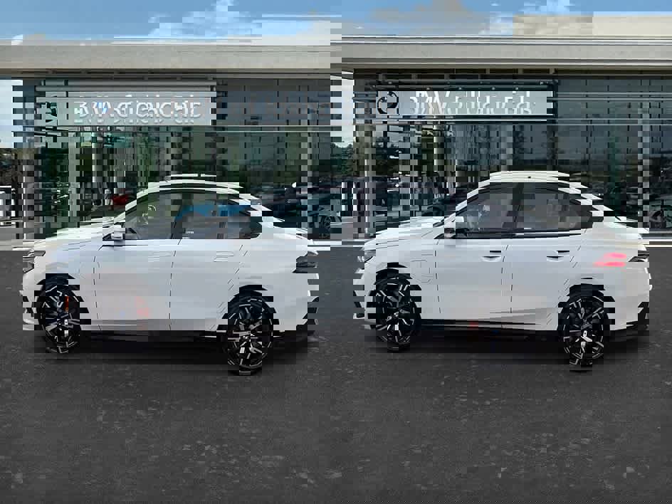 Certified 2026 BMW 550e xDrive AWD/4WD image 6