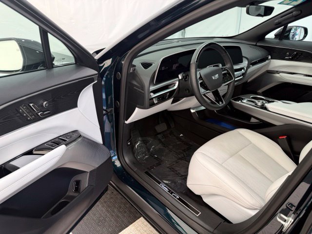 Used 2025 Cadillac Lyriq Luxury w/ LPO, Floor Liner Package AWD/4WD image 30