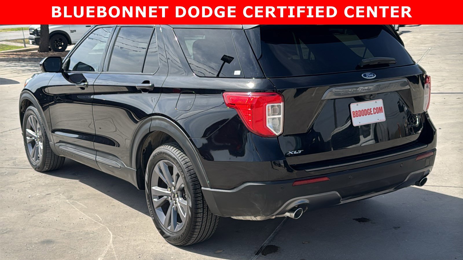 Used 2022 Ford Explorer XLT w/ Equipment Group 202A image 7